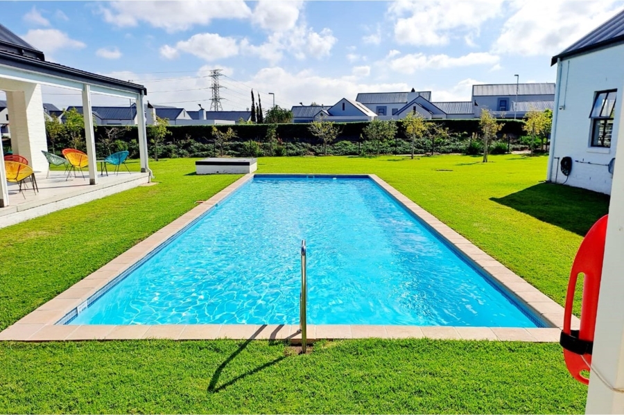 2 Bedroom Property for Sale in Aan de Wijnlanden Western Cape